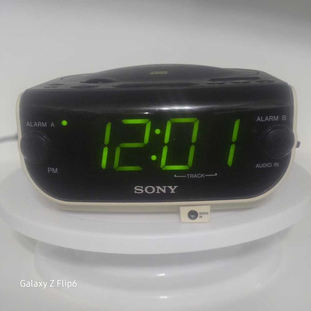 Sony Dream Machine ICF-CD815 FM AM CD Clock Radio Dual Alarm Green LED Blk Cream